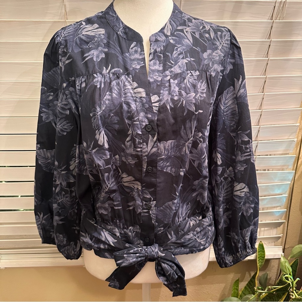 Banana Republic Cotton Navy White Leaf and Floral Tie Front Button Top Size L